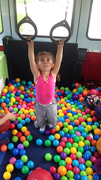 JungleBus Girl On Rings