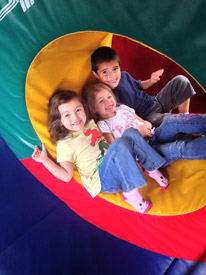 JungleBus Kids In Big Wheel